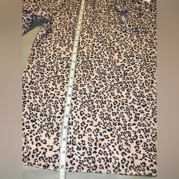 CBR new! Large Leopard Animal Print Oversized Tunic Blouse Keyhole Neck mob wife - Picture 3 of 7